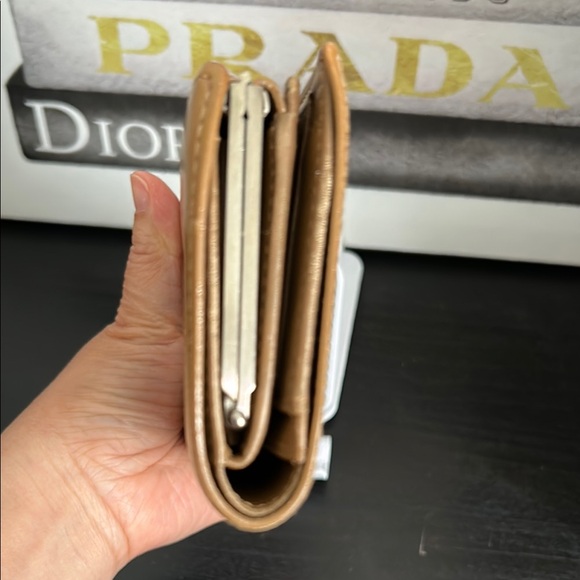 Louis Vuitton Matt Gold Leather Monogram Kisslock Compact Wallet - Picture 9 of 16